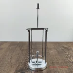 Pendule de newton au design minimaliste