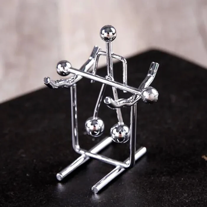 Mini pendule en métal bonhomme