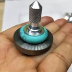 Toupie gyroscopique en acier tungstène torsadée à la main – Image 2