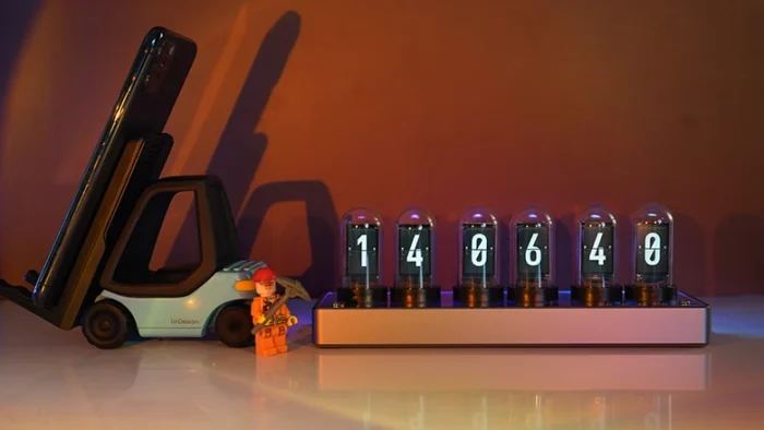 Horloge Nixie numérique en métal avec ornements rétroéclairage