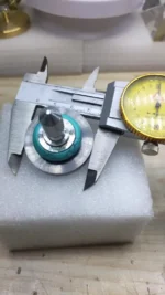 Toupie gyroscopique en acier tungstène torsadée à la main – Image 6