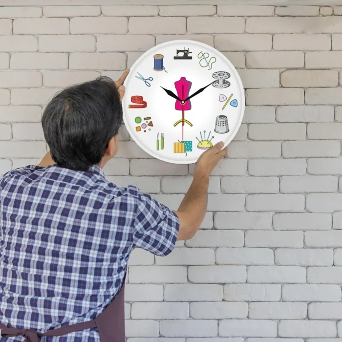 Horloge murale moderne pour couturière