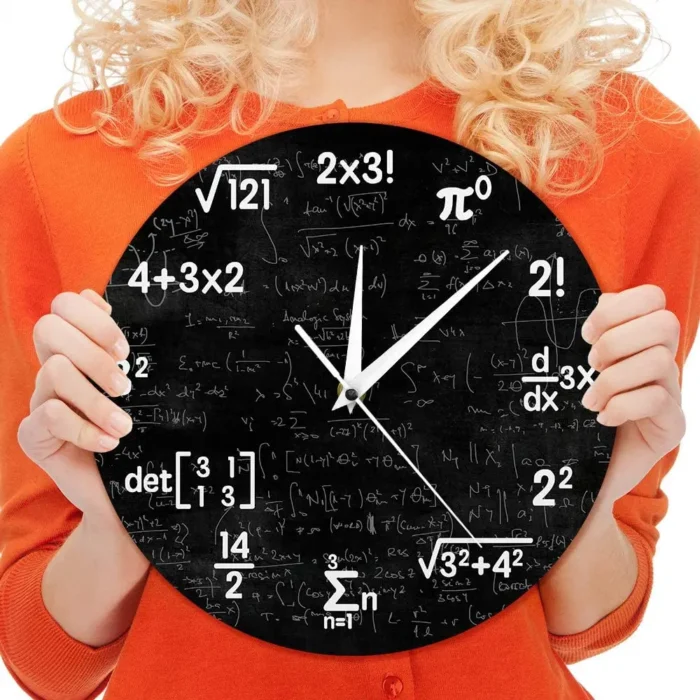 Horloge murale d'équations mathématiques