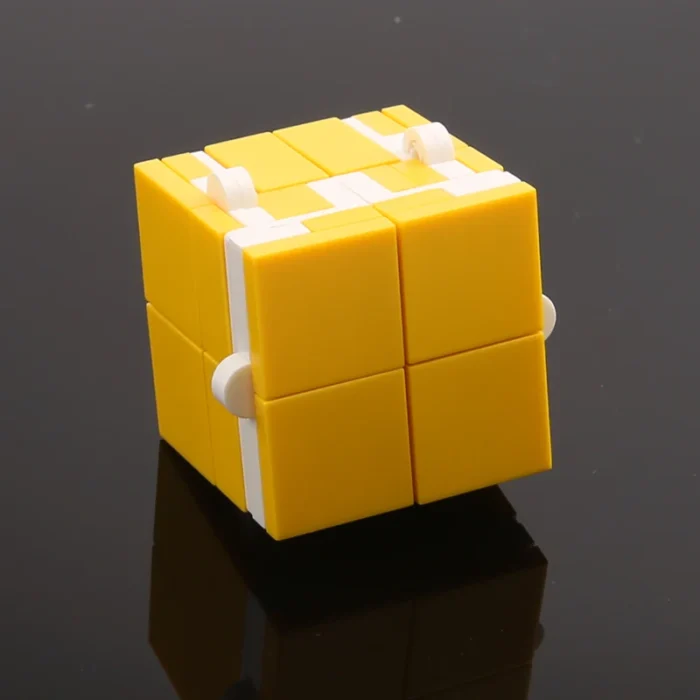 Cube infini plastique modèle