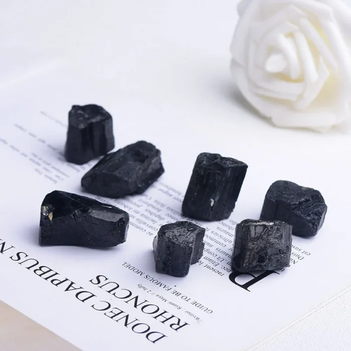 Pierre tourmaline noire brute
