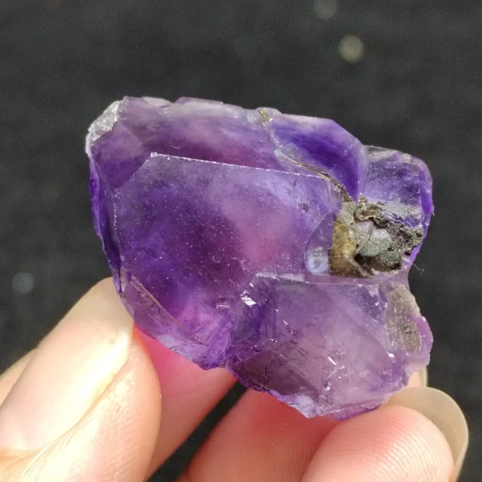 Pierre minérale fluorite bleue violette