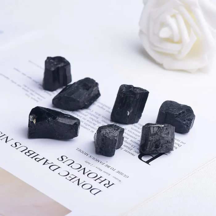 Pierre tourmaline noire brute