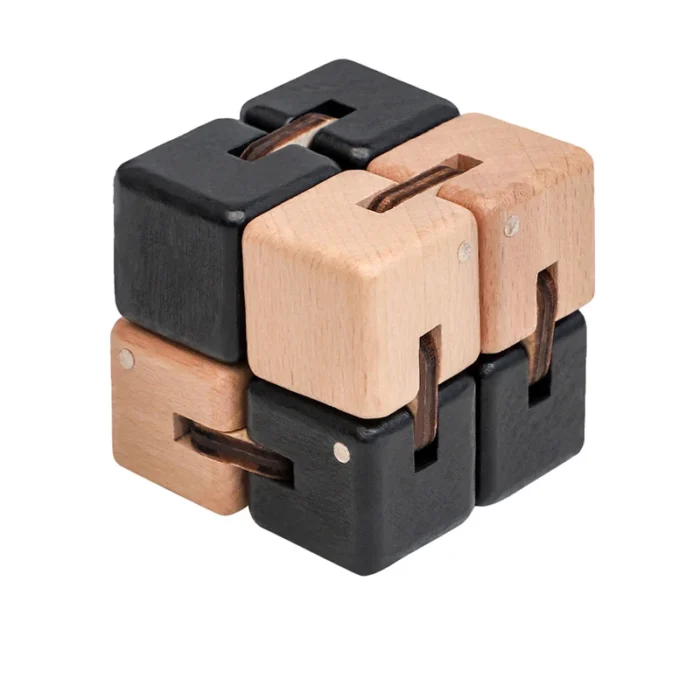 Cube infini en bois
