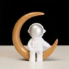 Figurine astronaute croissant de lune – Image 4
