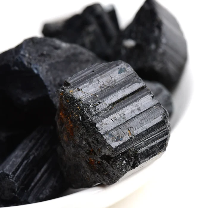 Pierre tourmaline noire brute