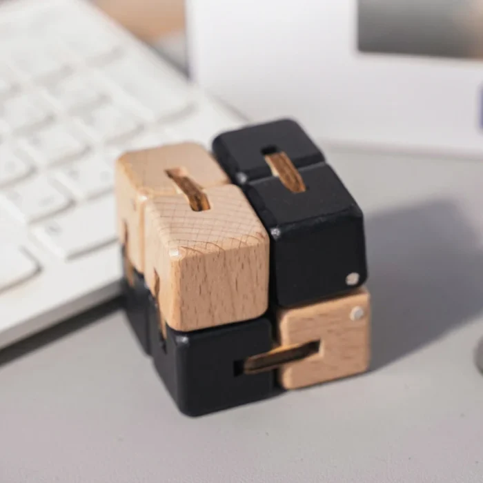 Cube infini en bois