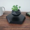 Vase de plante magnétique noir en lévitation – Image 4