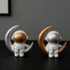 Figurine astronaute croissant de lune