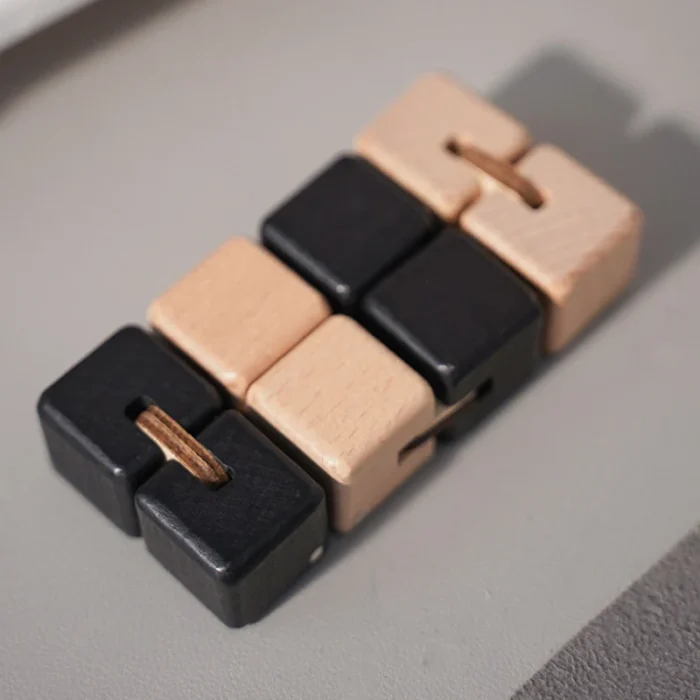 Cube infini en bois