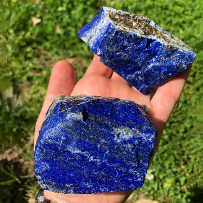 Pierre naturelle de lapis-lazuli